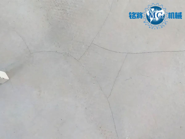 都說石膏基自流平抗開裂，可為啥到處開裂？
