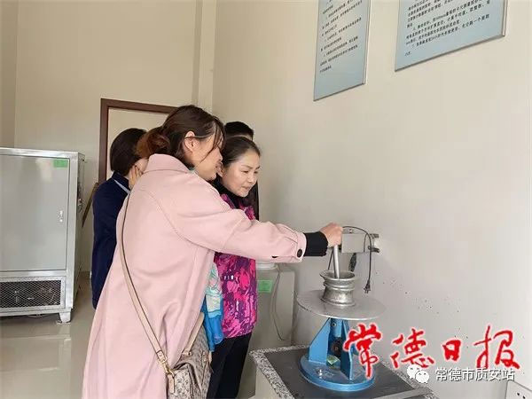 常德市采取“雙隨機、一公開”，抽檢22家預(yù)拌砼、預(yù)拌砂漿生產(chǎn)企業(yè)